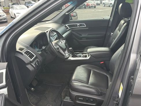 Used 2014 Ford Explorer XLT w/ Equipment Group 202A image 8