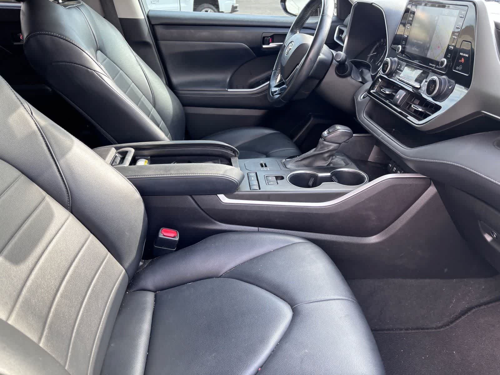 Used 2021 Toyota Highlander XLE FWD image 10