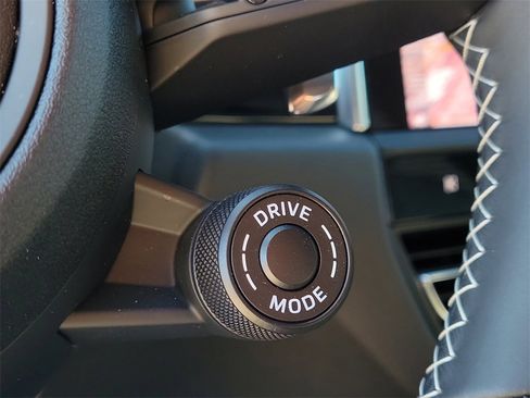 Certified 2025 Porsche Macan Turbo image 38