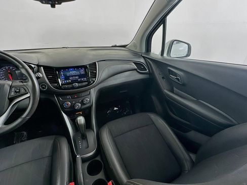 Used 2018 Chevrolet Trax LT w/ LT Convenience Package image 12