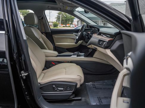 Used 2019 Audi e-tron Prestige w/ Prestige Package AWD/4WD image 28