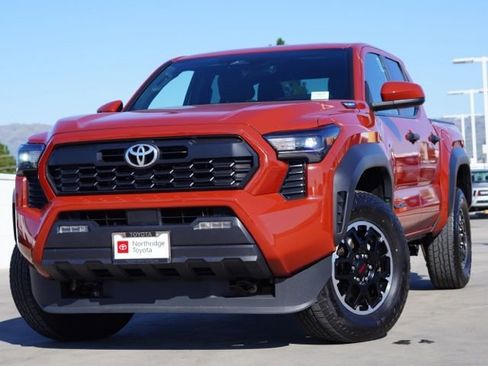 Certified 2025 Toyota Tacoma TRD Off-Road image 2