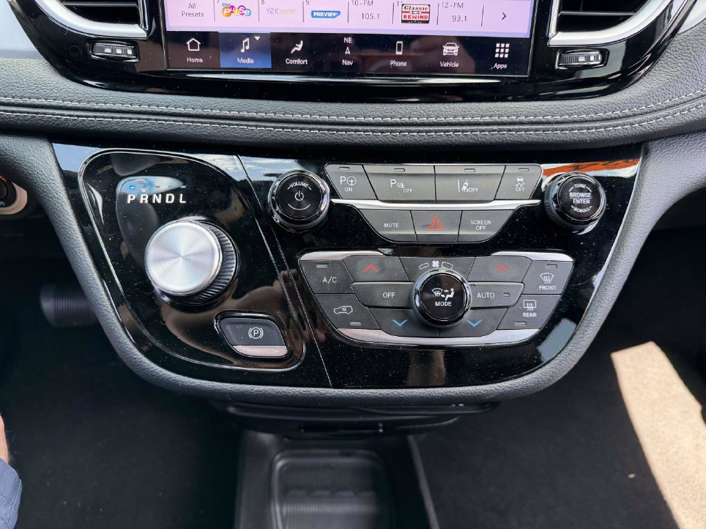 Used 2024 Chrysler Pacifica Limited FWD image 31