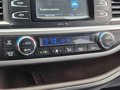 Used 2015 Toyota Highlander Plus FWD image 26