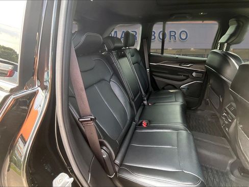 Used 2025 Jeep Grand Cherokee Overland w/ Advanced Protech Group III AWD/4WD image 27