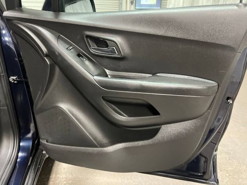 Used 2022 Chevrolet Trax LT w/ Driver Confidence Package AWD/4WD image 10