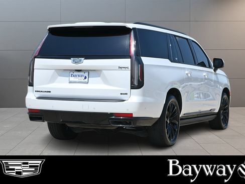 Used 2023 Cadillac Escalade ESV Sport w/ LPO, ONYX Package AWD/4WD image 6