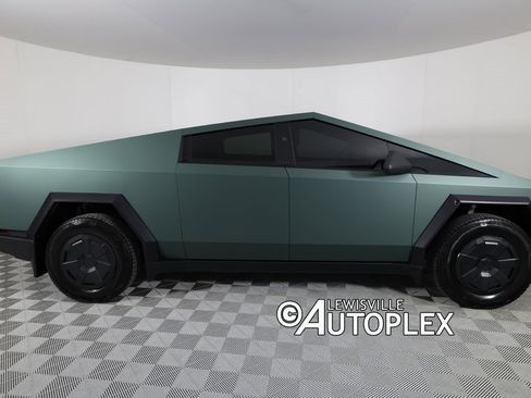 Used 2025 Tesla Cybertruck AWD Crew Cab image 4