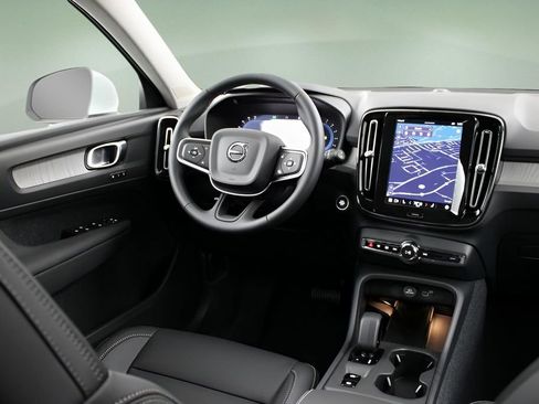 New 2025 Volvo XC40 B5 Core w/ Protection Package Premier image 27