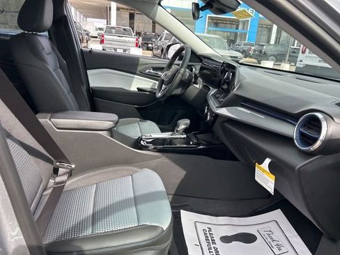 New 2026 Chevrolet Trax LT w/ Sunroof Package image 30