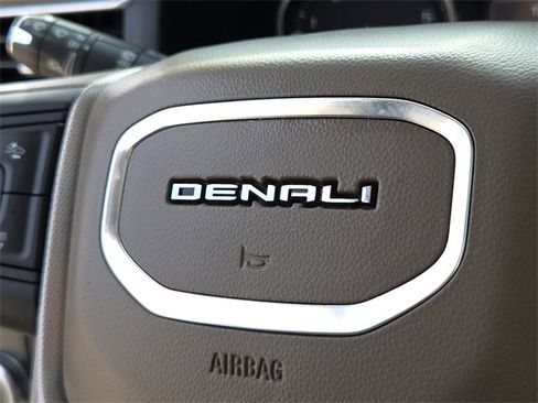 Used 2021 GMC Yukon XL Denali w/ Denali Premium Package image 25