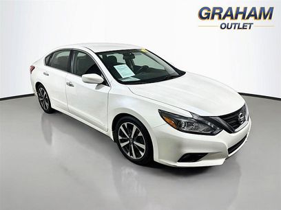 Used 2016 Nissan Altima 2.5 SR w/ LED Appearance Package
