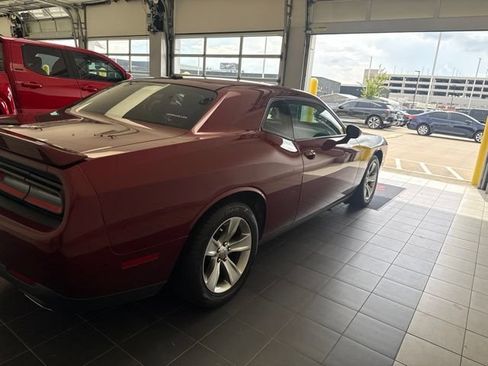 Used 2019 Dodge Challenger SXT RWD image 5