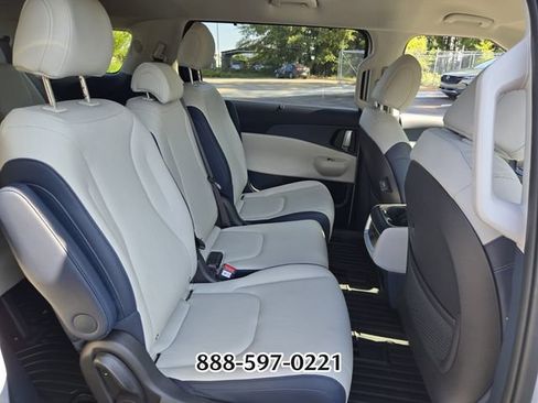 Used 2026 Kia Carnival EX FWD image 17