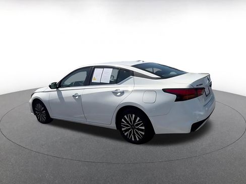 Used 2025 Nissan Altima 2.5 SV image 10