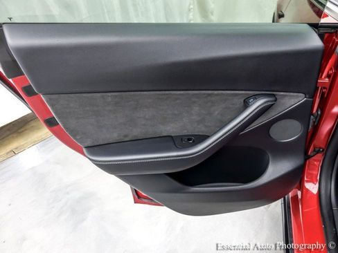 Used 2021 Tesla Model Y Long Range AWD/4WD image 37