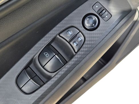 Used 2025 Nissan Altima 2.5 SV FWD image 15