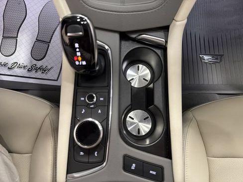 Used 2023 Cadillac XT6 Premium Luxury w/ LPO, Floor Liner Package AWD/4WD image 21