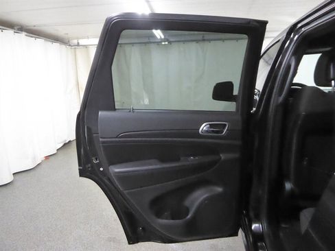 Used 2018 Jeep Grand Cherokee Laredo image 27