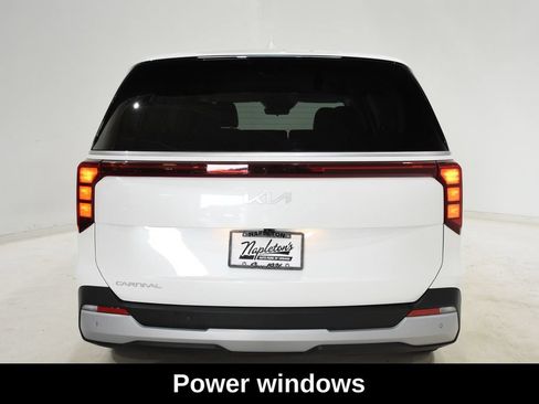 Used 2026 Kia Carnival FWD image 6