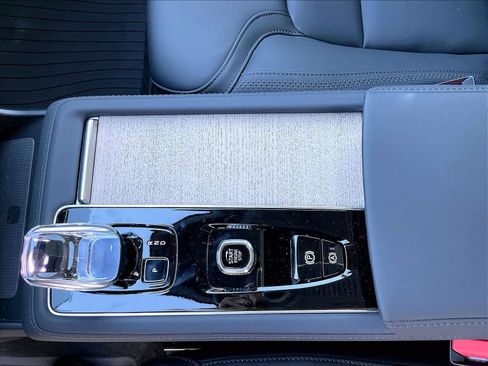New 2026 Volvo XC90 B5 Plus w/ Protection Package image 10