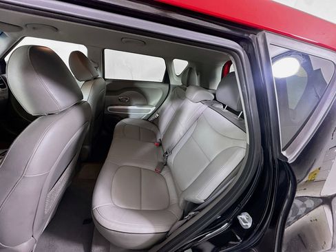 Used 2016 Kia Soul EV + image 27
