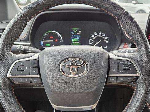 Used 2022 Toyota Sienna XSE image 21