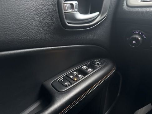 Used 2018 Jeep Compass Latitude w/ Cold Weather Group image 21