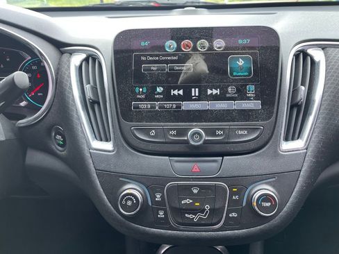 Used 2018 Chevrolet Malibu LT FWD image 8
