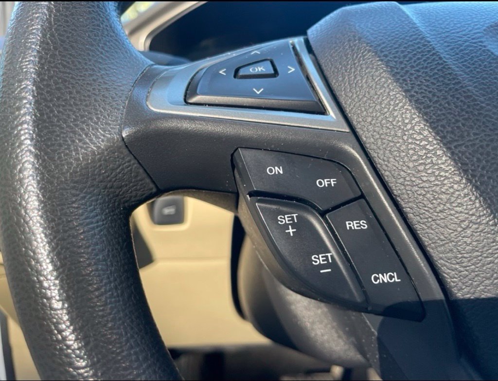 Used 2016 Ford Fusion SE FWD image 12