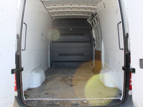 Used 2018 Mercedes-Benz Sprinter 2500 image 5