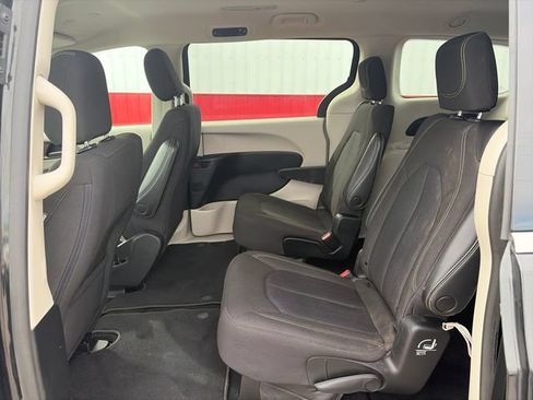 Used 2023 Chrysler Voyager LX FWD image 39