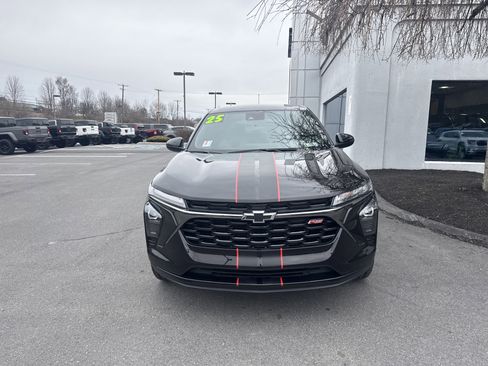 Used 2025 Chevrolet Trax RS w/ Driver Confidence Package image 9