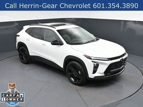 Used 2025 Chevrolet Trax ACTIV w/ Sunroof Package FWD image 1