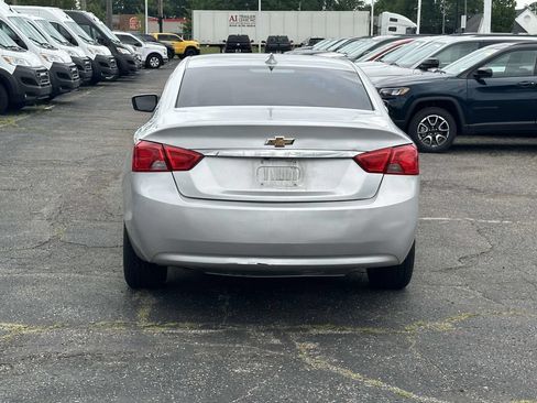 Used 2019 Chevrolet Impala LT FWD image 5