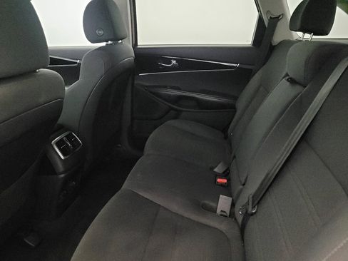 Used 2019 Kia Sorento FWD image 18