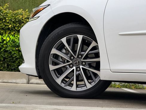 Used 2022 Lexus ES 300h image 7