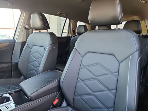 Used 2025 Volkswagen Atlas SE image 22