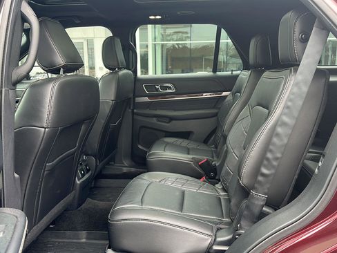 Used 2018 Ford Explorer Platinum AWD/4WD image 10