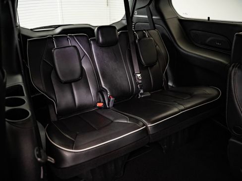 Used 2022 Chrysler Pacifica Limited w/ Uconnect Theater Family Group AWD/4WD image 46