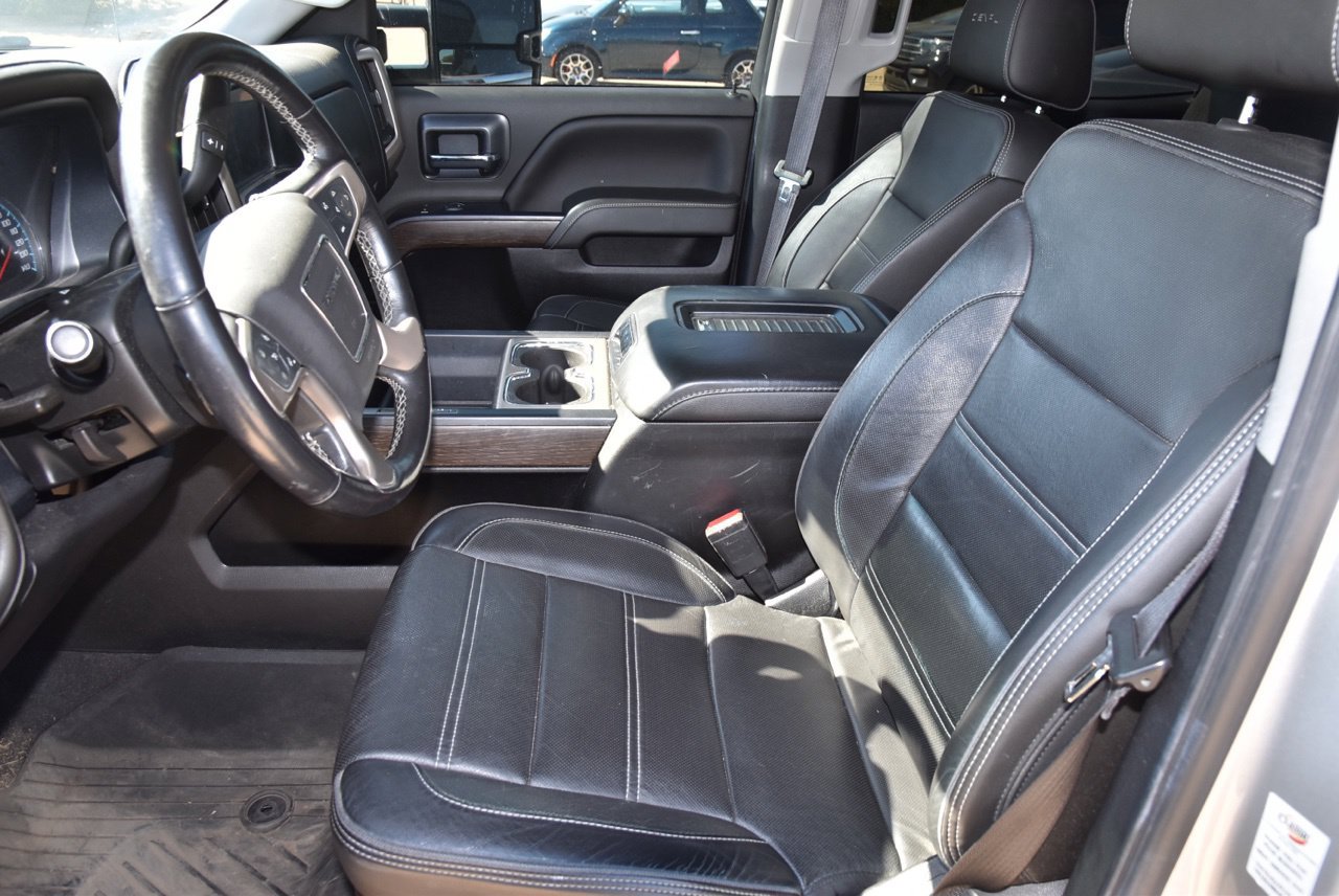 Used 2019 GMC Sierra 2500 Denali w/ Duramax Plus Package AWD/4WD image 10