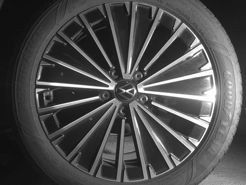 Used 2025 Volkswagen Taos SE image 14