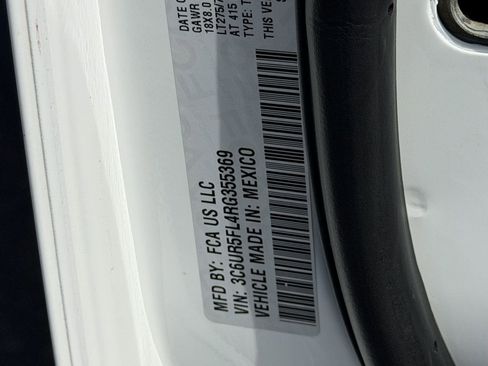 Used 2024 RAM 2500 Laramie AWD/4WD image 34