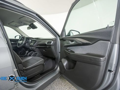 Used 2023 Chevrolet TrailBlazer LT w/ Convenience Package AWD/4WD image 5