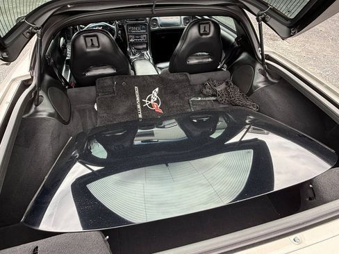 Used 1998 Chevrolet Corvette Coupe w/ Roof Pkg RWD image 21