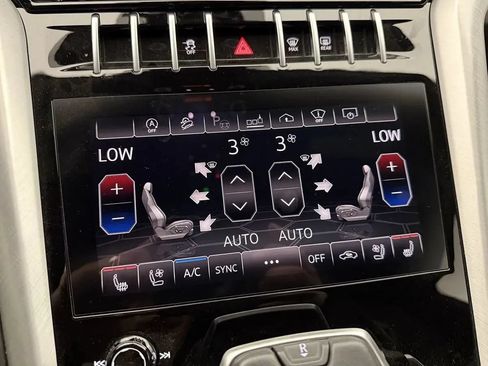 Used 2021 Lamborghini Urus AWD/4WD image 43