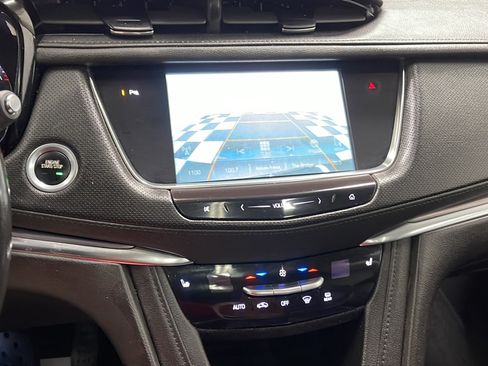 Used 2018 Cadillac XT5 Luxury w/ Driver Awareness Package FWD image 9