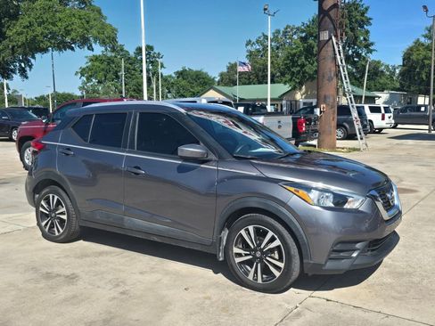 Used 2018 Nissan Kicks SV FWD image 23