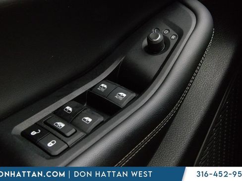 Used 2023 Jeep Grand Cherokee L Limited AWD/4WD image 15