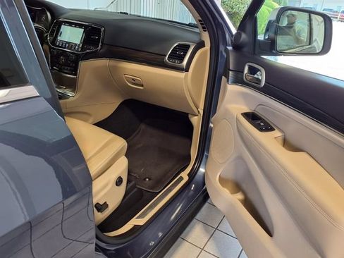 Used 2021 Jeep Grand Cherokee Limited AWD/4WD image 29